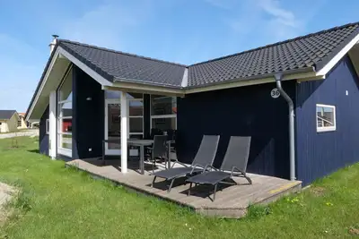 Image de 79m² vacation home with sauna, wood-burning stove & close to the beach