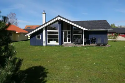 Image de 79m² vacation home with space and charm for up to 8 people with dog