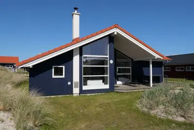 Image de Comfortable vacation home with Scandinavian flair - for family, friends & with H