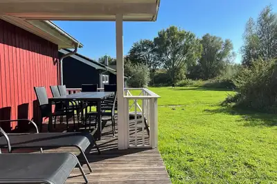 Image de 79m² vacation home for 8 people and dog with sauna, wood-burning stove & 500 m to the sandy beach