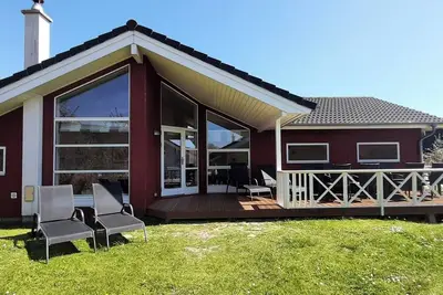 Image de Comfortable vacation home with Scandinavian flair - for family, friends & with H
