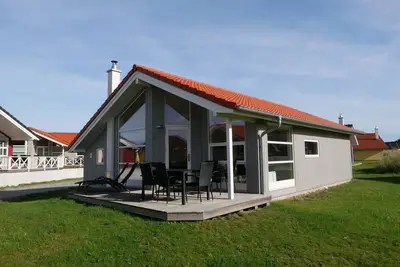 Image de Scandinavian-style vacation home for a family with children + dog