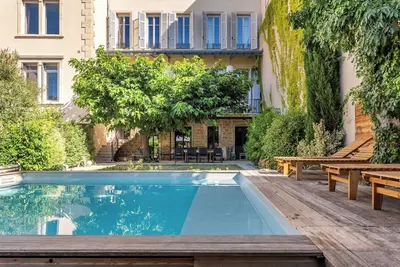 Image de Découverte : une villa avec piscine qui révèle tout son charme