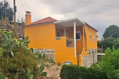 Image de Quiet Country House in Granjal | Fireplace