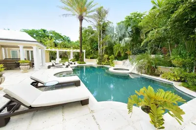 Image de Farraige: Idyllic scenic beachfront 4-bedroom house with island charm