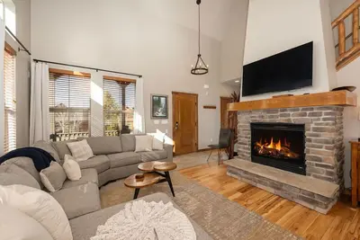 Image de Luxurious 4 bed, private Ht, sleeps 12, ski-in/ski-out access