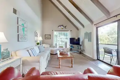 Image de Sunny Seascape Condo w/ Spacious Balcony - Pools, Golf & Tennis