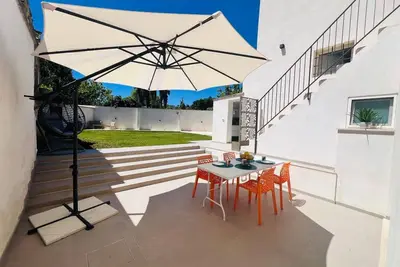 Image de Al Vecchio Cinema – Demeure Historique Rénovée avec Jardin et Piscine près d’Otranto