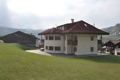 Image de Appartement « Villa Konstanze » avec vue sur la montagne, terrasse privée et Wi-Fi