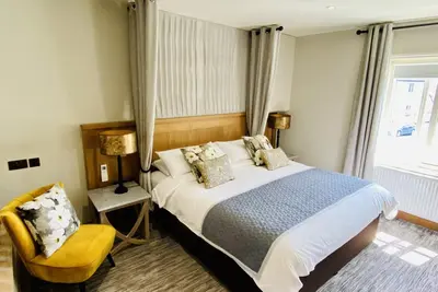 Image de Suite-Exécutif-Sdb privée avec baignoire et douche-Vue sur la campagne