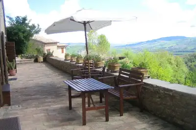 Image de La Valle Holiday House in Urbino. Surrounded by greenery for your exclusive use!