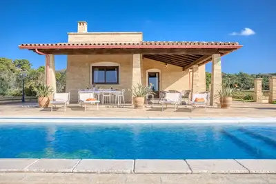 Image de Villa avec piscine privée à 2 km des plages