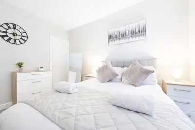 Image de 2 Bed Flat, Newcastle, 5 min to City, Free parking - Pass the Keys