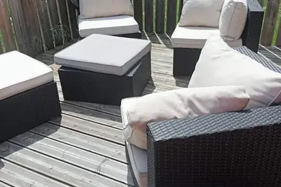 Image de chalet en bois avec allée privée mi chemin Nantes et Rennes