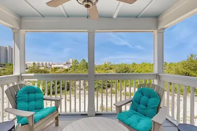 Image de Airy townhouse with pool, hot tub, central Ac, & washer/dryer - dog-friendly
