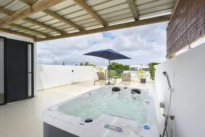 Image de Trou aux Biches Rooftop Jacuzzi - 3 chambres 3 Sdb