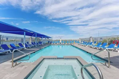 Image de Family-Friendly Beach House with Peaceful Inlet Views.