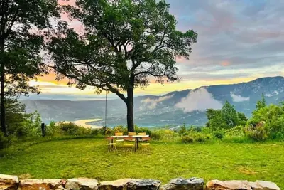 Image de Cottage above the lake
