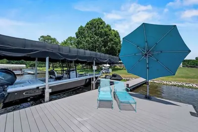 Image de Lakefront Sunsets @ Blue Heron Hideaway!