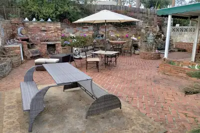 Cozy Cottage - Walkable to Angc- 2 bd 2 br w/ multiple sleeping spaces