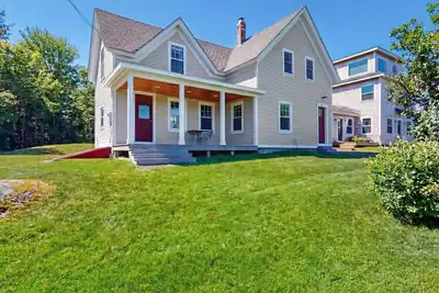 Image de Coastal charm & harbor views just steps from Sand Cove Beach