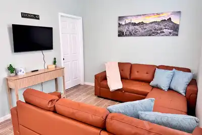 Image de Cute 2-bedroom Desert Casita near Tucson center! Quick drive to Downtown!