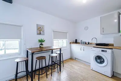 Image de Spacious 2br in Wem, Sleeps 4, Wi-Fi, Prime Spot