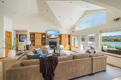 Image de Lakefront, Walk to Shops & Wineries, Wapato Point