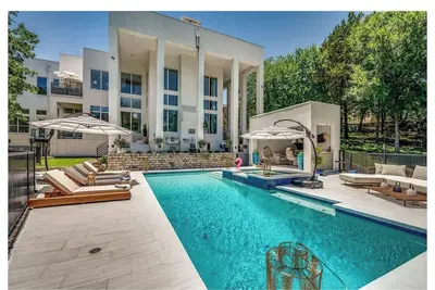 Image de Lux Stunning Mansion, Pool. Minutes to At&T Stadium Fifa, and Six Flags!