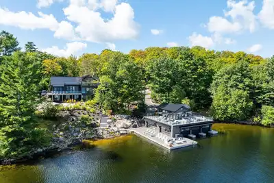 Image de Newly built 10 bed 8 bath cottage on Lake Rosseau