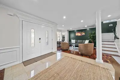 Image de \nPeaceful Nature Getaway with Spacious Living