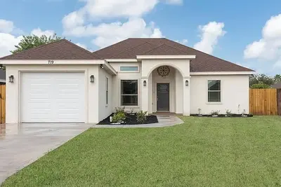 Image de Newly Remodeled 4br/2ba - Spacious Backyard - Loaded w/ Amenities