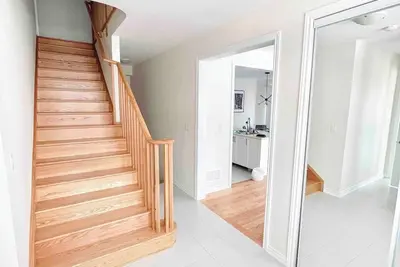 Two Adjacent Modern Homes in West Niagara Sleep 16