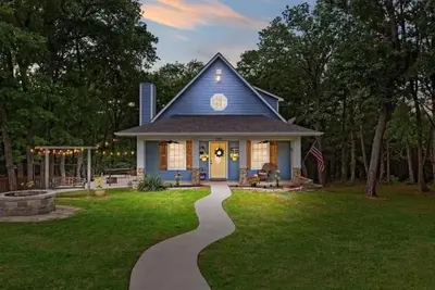 Image de This cabin is a 3 bedroom(s), 2 bathrooms, located in Pottsboro, Tx.