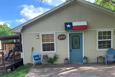 Image de This bungalow is a 0 bedroom(s), 1 bathrooms, located in Pottsboro, Tx.