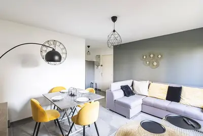 Image de Appartement spacieux avec terrasse privative à Reims