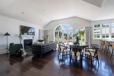 Classic & Spacious 4-Bedroom Home in Prime Epsom