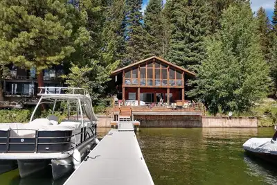 Image de Beach House Private Dock, Beach Access, Hot tub& Sauna, also Cottage Apartment!