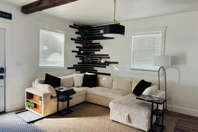 Image de Stylish 2br-2Bath with Master Suite & Laundry