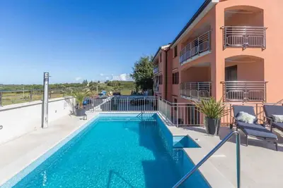 Image de Villa avec climatisation et piscine