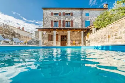 Image de Maison de vacances avec piscine et barbecue