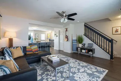 Image de Specious & Perfect for Extended Stays near Usc