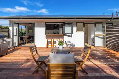 Image de Cabbage Tree Cottage - Coastal Comfort by the Bay