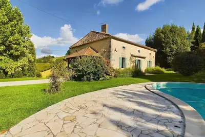 Image de Charming and authentic 19th century farmhouse with pool, privacy, and views