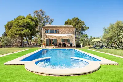 Image de Maison de campagne 'Villa Angela' avec piscine privée, Wi-Fi et climatisation