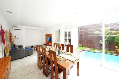 Image de 3 Bedroom Private Pool Villa near Mertasari Beach