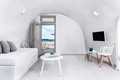 Image de Lavish Santorini Suite | Eruption Escape Cave Suite | 2 Bedrooms | Breathtaking.