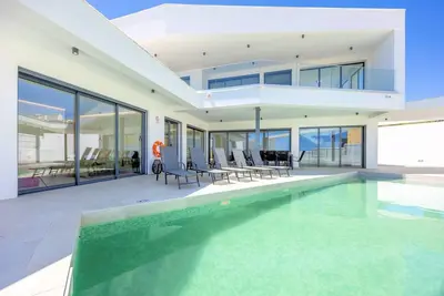 Image de Villa Vista Albufeira | Sea Views | Heated Pool | Walk to Marina