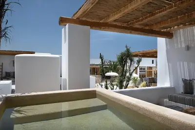 Image de Suite Astryne, Private Plunge Pool, Furnished Terrace, Naousa