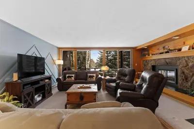 Image de Cozy Mountain Getaway - Pool, Hot Tub & Shuttle Access